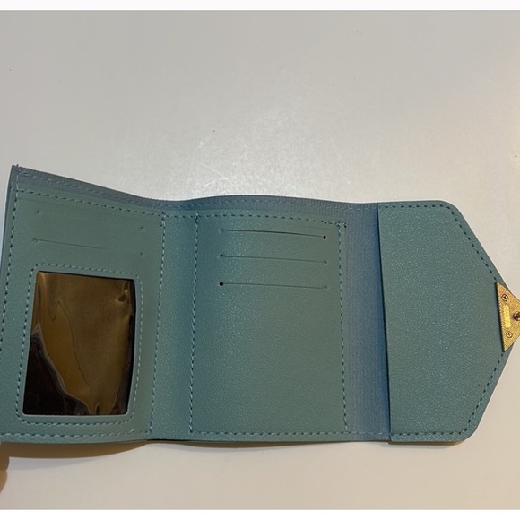 2 Heart Trifold Wallets - Picture 4 of 5